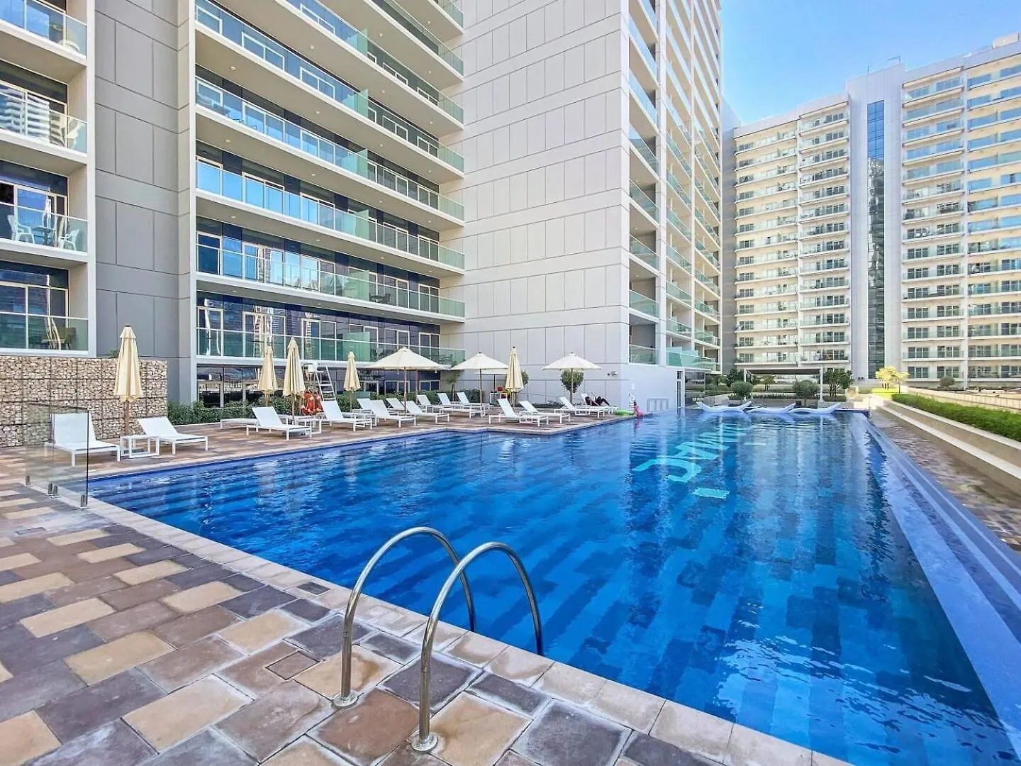 Apartamento Keyrock Living - Reva 1Br With Lake View Dubái Emiratos Árabes Unidos